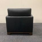 Design fauteuil zwart leder met houten onderstel, Gebruikt