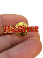 curieuse broche émaillée avec le logo de MacGyver, la série, Verzamelen, Nieuw