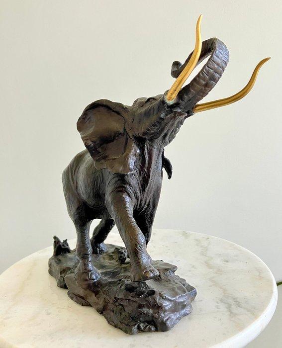 Franklin Mint - Beeld, Giant of the Serengeti - 24 cm -, Antiquités & Art, Curiosités & Brocante