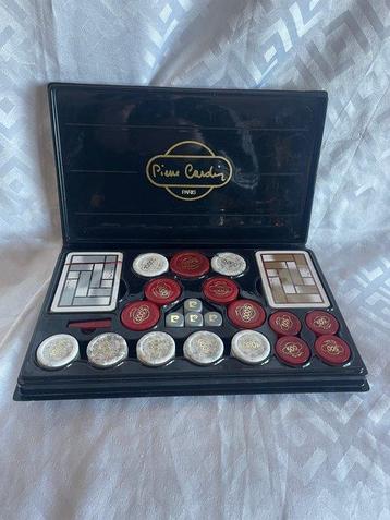 Jeu de poker - Pierre Cardin Vintage - Fiches - Carte - Dadi beschikbaar voor biedingen
