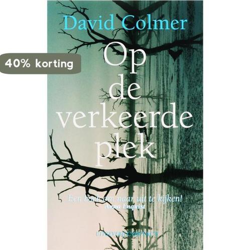 Op De Verkeerde Plek 9789025418380 D. Colmer, Boeken, Romans, Gelezen, Verzenden