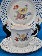 Porzellan Kaffee-Set – Durchbruchrand mit floralem Dekor und, Antiek en Kunst