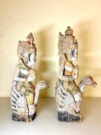 Paar sculpturen van Balinees hout van goden op vogels - Hout, Antiek en Kunst