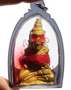 Amulette du Gardien aux Yeux Rouges : Pouvoir, Charisme &