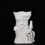 Penseelpot - Rare vase en porcelaine figurant un tronc de