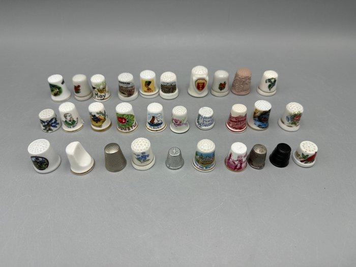 Vingerhoed (30) - Charmante collectie van 30 vintage, Antiek en Kunst, Antiek | Speelgoed