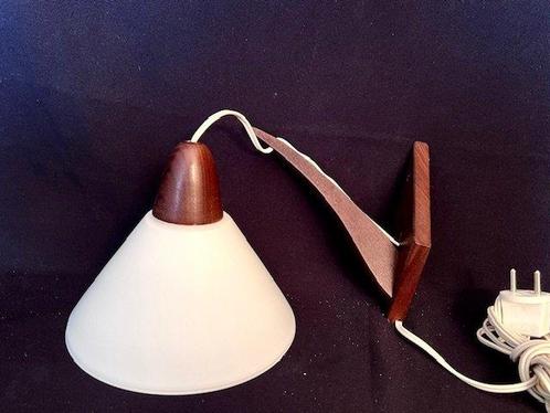 Lamp - glas en teakhout - Twee vintage lampen van matglans, Antiek en Kunst, Kunst | Designobjecten