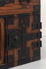 Ladekast - Een Japanse Zelkova houten koopmanskist met lades