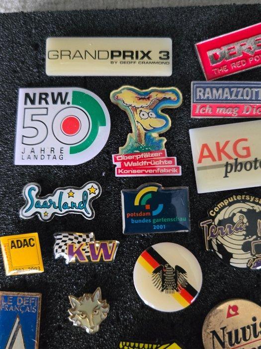 verschiedene Pins - Speelgoed - 1980-1990 - Duitsland, Antiek en Kunst, Antiek | Speelgoed
