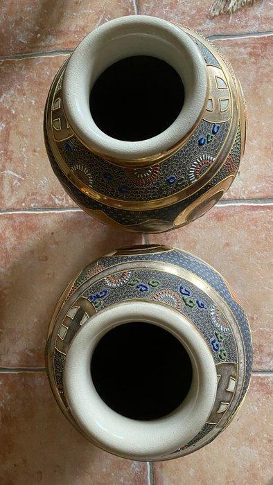 Vaas - Keramiek - Japan - Twee grote vazen Satsuma (Zonder, Antiek en Kunst, Antiek | Overige Antiek