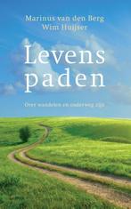 Levenspaden 9789025905392 Marinus van den Berg, Boeken, Verzenden, Zo goed als nieuw, Marinus van den Berg
