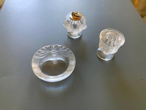 Lalique - Briquet, cendrier, pot à cigarettes (3) - Cristal, Antiek en Kunst, Antiek | Glaswerk en Kristal