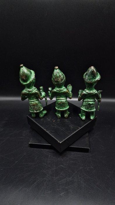 3 prachtige beeldjes van een Ooni van Ife in brons -, Antiek en Kunst, Kunst | Niet-Westerse kunst
