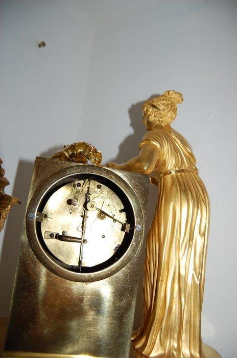 empire pendule - - Verguld brons - 1800-1850, Antiek en Kunst, Antiek | Klokken