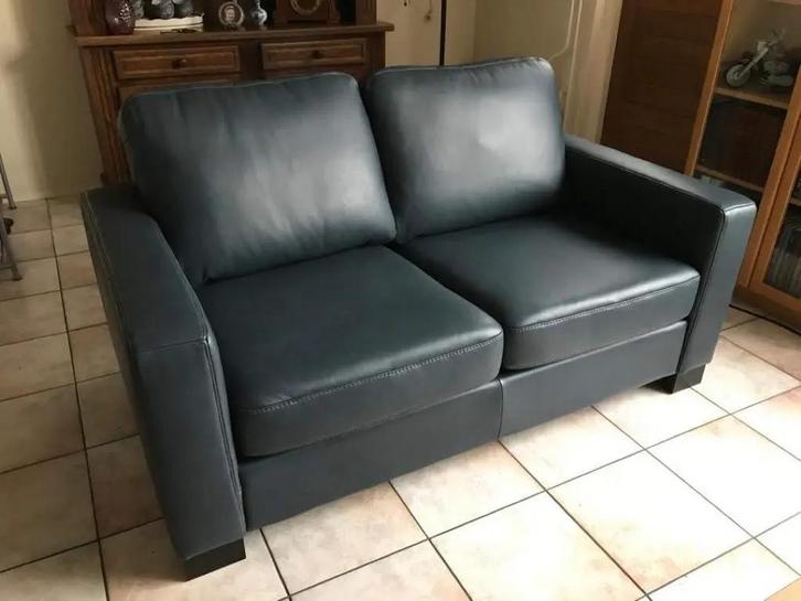 Leren 2-zits bank met houten poten - blauw leer, Antiek en Kunst, Antiek | Meubels | Stoelen en Sofa's, Ophalen of Verzenden