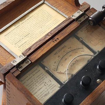 ATEA - Téléphone analogique (2) - Acier, Bakélite, Cuivre,