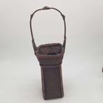 Panier traditionnel japonais en bambou pour Ikébana, avec