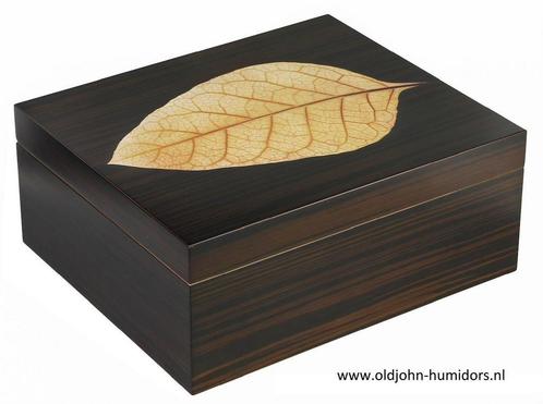 vha OP ZOEK NAAR EEN ADORINI KWALITEIT HUMIDOR / SIGARENKIST, Verzamelen, Rookartikelen, Aanstekers en Luciferdoosjes, Tabaksdoos of Verpakking