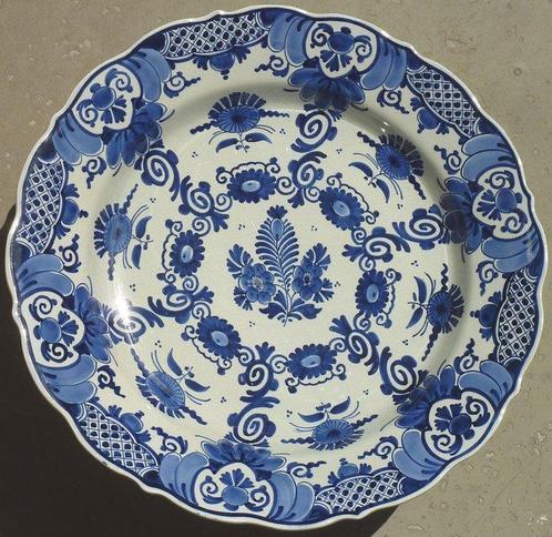 Delft De Porceleyne Fles, sehr großer Teller mit, Antiek en Kunst, Antiek | Glaswerk en Kristal