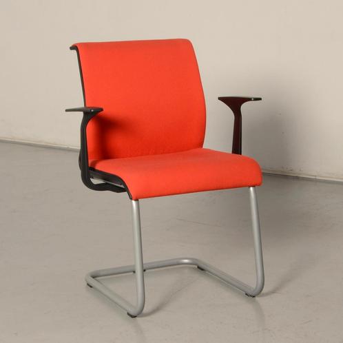 Steelcase Think vergaderstoel, oranjerood, sledeframe, Huis en Inrichting, Stoelen, Gebruikt, Ophalen of Verzenden
