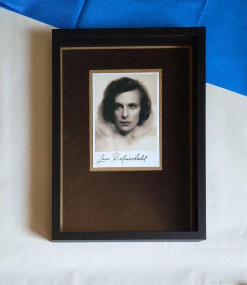 Leni Riefenstahl - Self-portrait, handsigned., Antiek en Kunst, Kunst | Schilderijen | Modern
