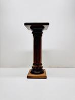 Standaard - Houten presentatiepodia kolom. - Hout