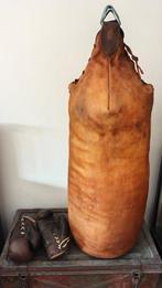 Oude vintage echte leren bokszak en bokshandschoenen. - 1970, Antiek en Kunst