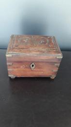 Boîte - Boîte à parfum en bois du 19ème siècle.