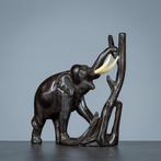 Beeldje - olifant - Hars