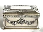 Orfèvrerie Lutetia , verzilverd juwelenkistje met rocaille, Antiek en Kunst