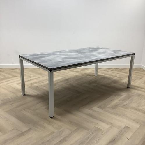Tweedehands Ahrend kantinetafel 200x100 cm,  Beton-look, Zakelijke goederen, Kantoor en Winkelinrichting | Kantoormeubilair en Inrichting