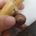 Japanse botten Kiseru-pijp & leren tabakspouch met, Antiek en Kunst