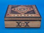 Kist - Antieke sieradendoos – intarsiewerk met parelmoer -