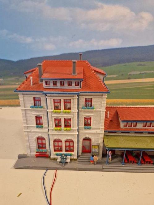 Kibri H0 - Bâtiments pour trains miniatures (1) - station, Hobby en Vrije tijd, Modeltreinen | H0