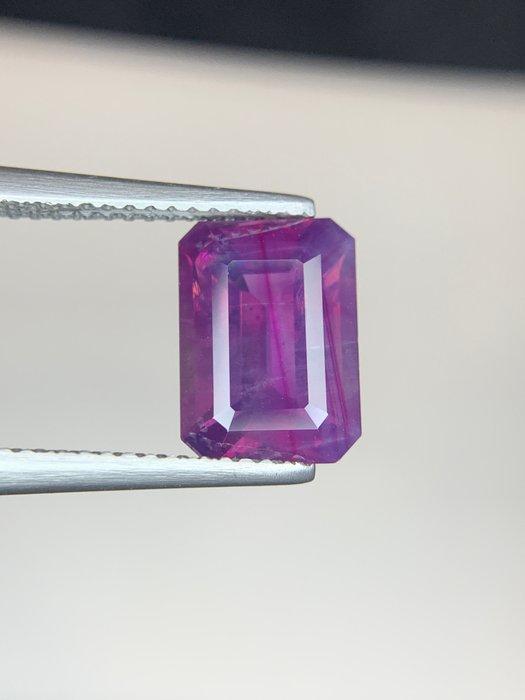 1 pcs Rood, Paars Saffier - 3.96 ct - Gemological Institute, Handtassen en Accessoires, Edelstenen