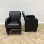 Tweedehands Complete set van 2x fauteuil, zwart lederlook, Gebruikt