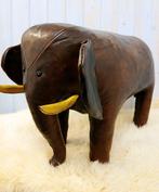 Dimitri Omersa - Voetbankje - Olifant. - Rundvlees.