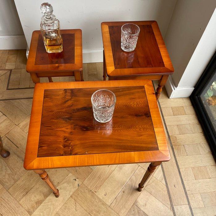 Set bijzettafels (3) - Taxus, Kersenhout, Antiek en Kunst, Curiosa en Brocante