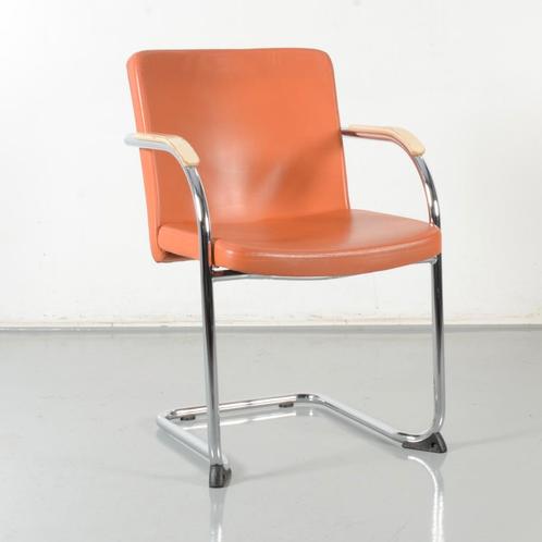 Lande vergaderstoel, oranje leder, sledeframe, Huis en Inrichting, Stoelen, Gebruikt, Ophalen of Verzenden