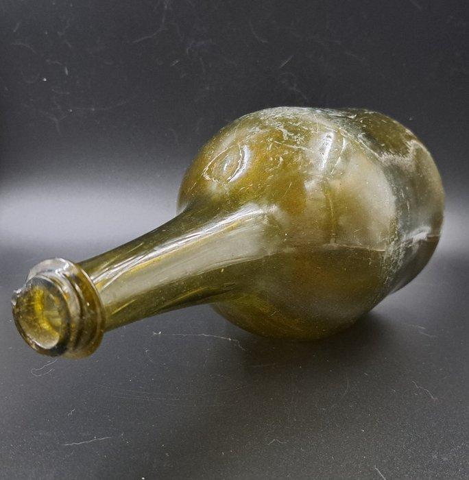 Fles - 18e eeuwse buikfles met diepe ziel, bodemvondst -, Antiek en Kunst, Antiek | Glaswerk en Kristal