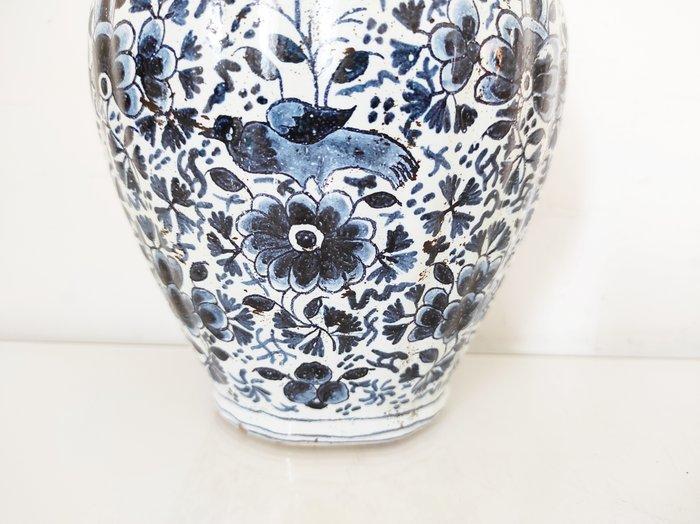 Delft, Plateelbakkerij - Vase avec couvercle - Oiseau et, Antiek en Kunst, Antiek | Glaswerk en Kristal
