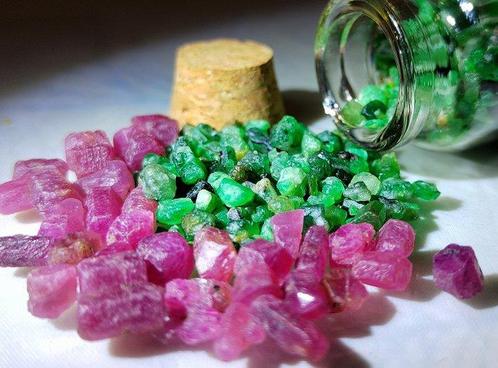 Robijnen en Smaragden Natuurlijke Ruwe - 360 ct- 71 g, Verzamelen, Mineralen en Fossielen