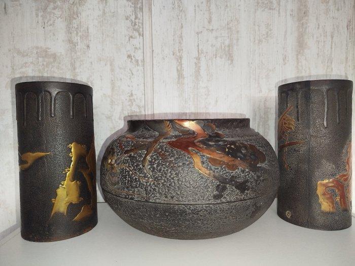 Driepotig ensemble en vazen in kunstgiet - Japan - Meiji, Antiquités & Art, Antiquités | Autres Antiquités