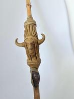 Pipe artisanale sculptée - motif tribal avec pierre