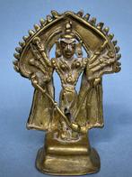 sculptuur, Mahisuramardin a otto braccia con trila,