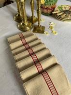 7 Napoléon III, milieu du XIXe siècle. Serviettes en tissu