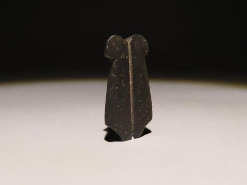 Égypte ancienne Pierre Amulette en plumes dAtef. Basse, Handtassen en Accessoires, Antieke sieraden