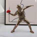 Beeld, Flower thrower after Banksy - 21.5 cm - bronskleurige