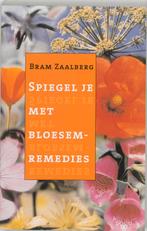 Spiegel je met bloesemremedies 9789020243697 B. Zaalberg, Boeken, Verzenden, Gelezen, B. Zaalberg