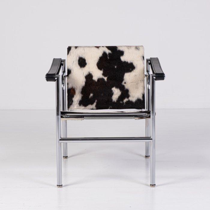 Cassina - Charlotte Perriand, Le Corbusier, Pierre Jeanneret, Antiek en Kunst, Antiek | Meubels | Stoelen en Sofa's
